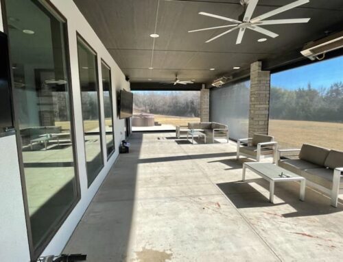 Motorized Screens Create the Perfect Spot for Entertaining